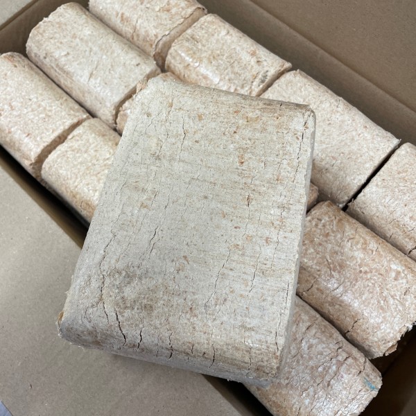 Fichte Briketts im 10 kg Karton deutsches Produkt