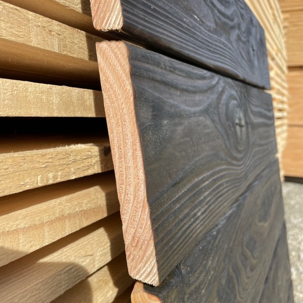 Douglasie Fassade 21x140 mm Carboset geflammt, gebürstet & lasiert Rhombus