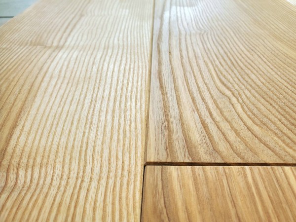 Massivholzdielen heim. Esche markant 14x170mm roh gefast