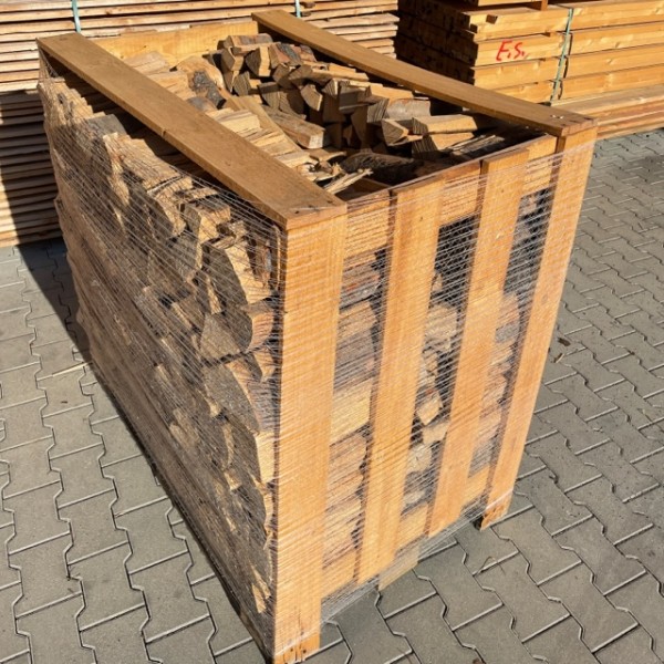 Hartholz Brennholz 33 cm Scheitlänge 1 RM eng gestapelt