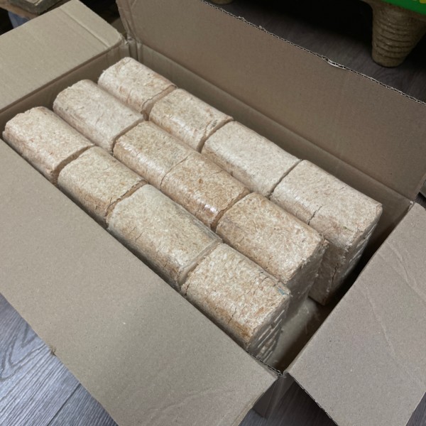 Fichte Briketts im 10 kg Karton deutsches Produkt