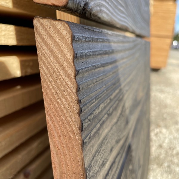 Douglasie Fassade 21x140 mm Carboset geflammt, gebürstet & lasiert Rhombus